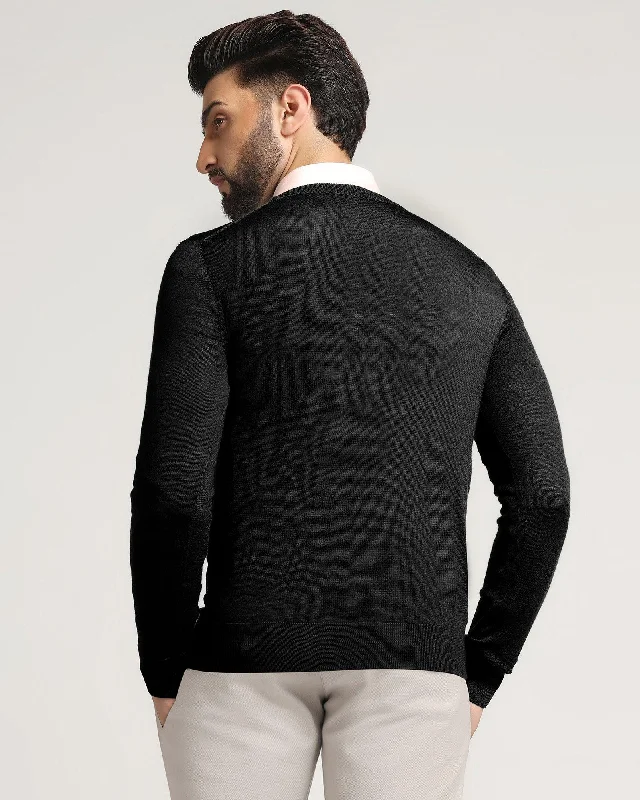 v-neck-sweater-in-black-rosin