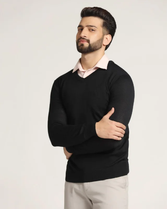 v-neck-sweater-in-black-rosin