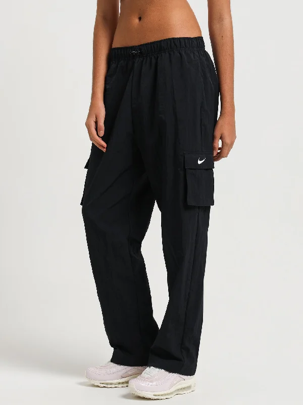 sportswear-essentials-woven-cargo-pants