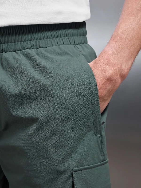 utility-cargo-short-bottle-green