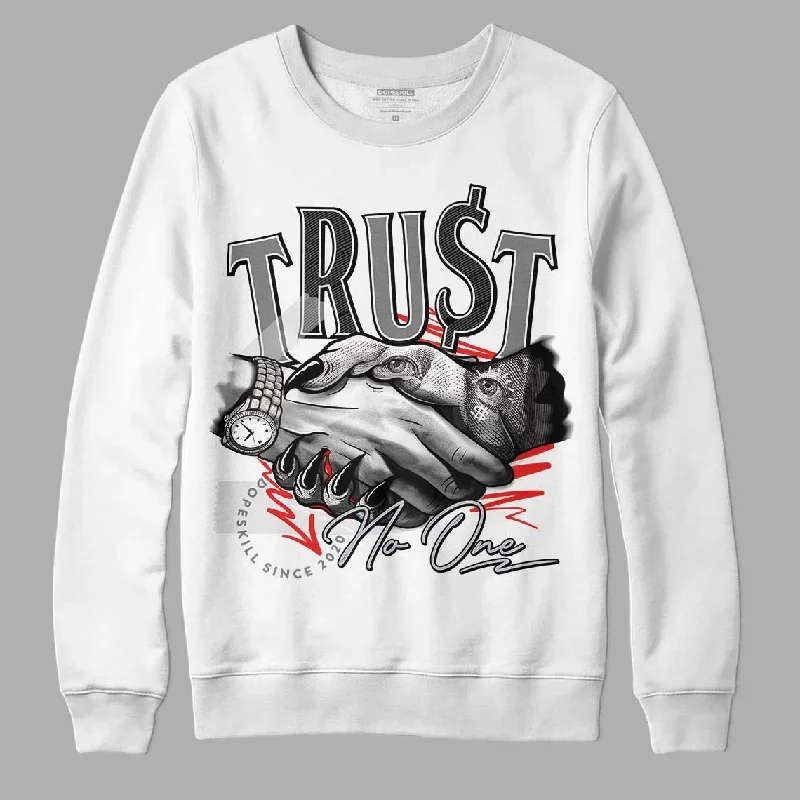 Grey Collection DopeSkill Sweatshirt Trust No One Graphic