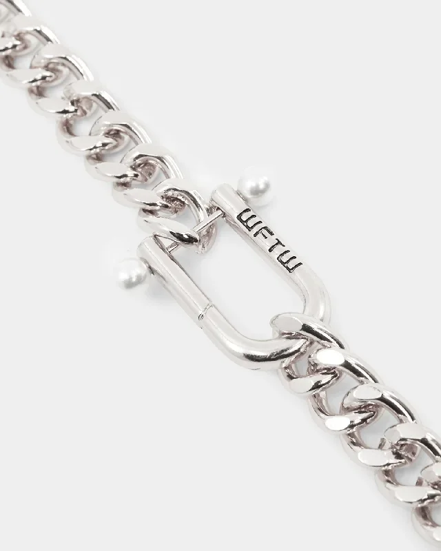 wild-for-the-weekend-pearl-clasp-bracelet-silver